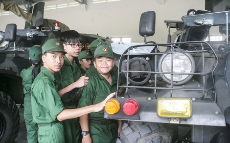 Học làm chiến sĩ