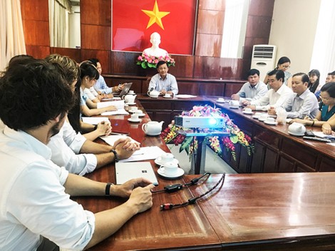 Tháng 1-2019 thí điểm thu gom

tự động rác nổi trên sông
