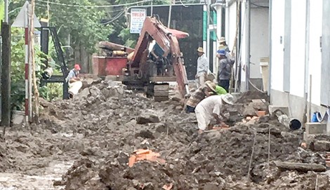 Vận động nhân dân đóng góp

nâng cấp, mở rộng lộ giao thông