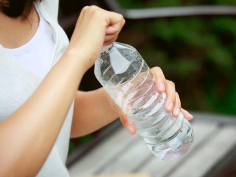 Mất nước nhẹ cũng ảnh hưởng tới khả năng nhận thức