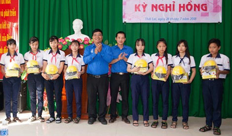Ra quân Chiến dịch tình nguyện “Kỳ nghỉ hồng”