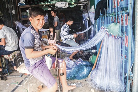Làng lưới Thơm Rơm đón lũ