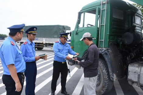Phối hợp thanh tra, kiểm tra, xử lý ô tô chở hàng quá khổ, quá tải trọng