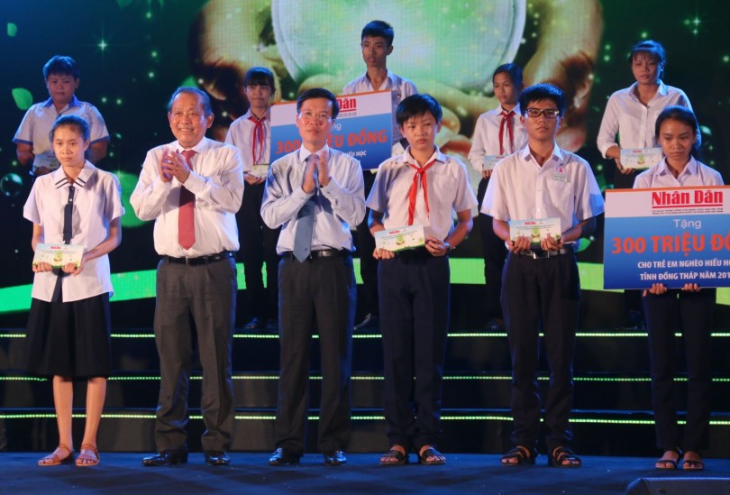 1.300 suất học bổng cho học sinh nghèo hiếu học vùng ĐBSCL