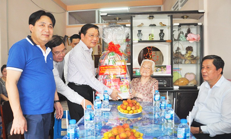Lãnh đạo Ban Nội chính Trung ương thăm cán bộ nghỉ hưu, Mẹ Việt Nam Anh hùng tại TP Cần Thơ