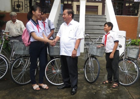 Phong Điền nỗ lực chăm lo học sinh nghèo