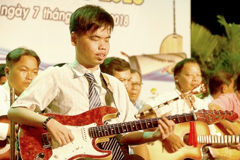 Ánh sáng từ tiếng đờn