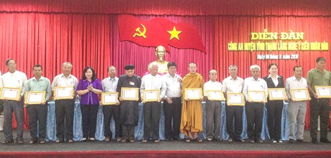 Công an huyện Vĩnh Thạnh lắng nghe

ý kiến nhân dân