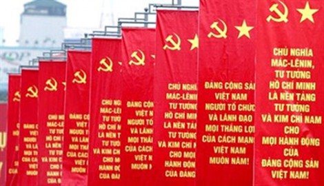 Kiên định chủ nghĩa Mác - Lê-nin, tư tưởng Hồ Chí Minh, kiên quyết đấu tranh chống suy thoái về tư tưởng chính trị trong Đảng