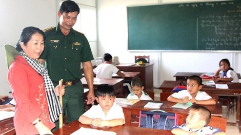 Thầy Phục biên phòng trên đảo Hòn Chuối