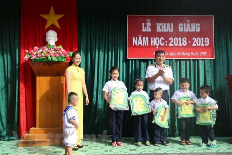 Rộn ràng lễ khai giảng năm học mới tại huyện đảo Trường Sa