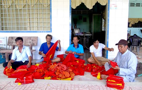 Hết lòng vì dân