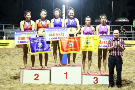 Đội trẻ nữ bóng chuyền bãi biển Cần Thơ đoạt hạng Ba lứa tuổi U21