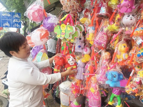 Chọn quà trung thu cho bé yêu