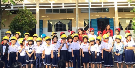 Bảo vệ trẻ an toàn khi tham gia giao thông