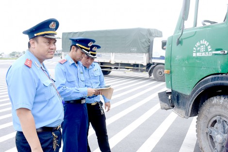 Tập trung xử lý vi phạm phù hiệu kinh doanh vận tải và thiết bị giám sát hành trình