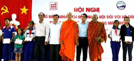 Tài trợ học bổng cho học sinh, sinh viên, tạo cơ hội việc làm
cho người dân có đất nằm trong Dự án Điện năng lượng mặt trời