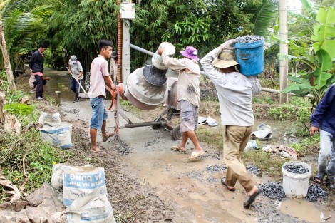 Nông dân Phong Điề​n làm theo gương Bác