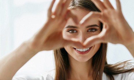 Những thói quen làm hại “cửa sổ tâm hồn”