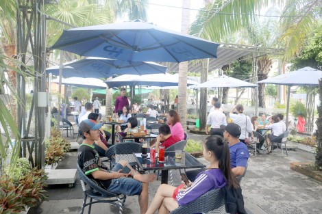 Khai trương khu cà phê 
hồ bơi Ông Đề