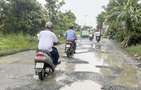 Khẩn trương khắc phục, sửa chữa các tuyến đường

dân sinh hai bên đường dẫn cầu Cần Thơ