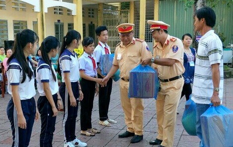 Nâng cao ý thức đảm bảo an toàn giao thông trong giáo viên và học sinh