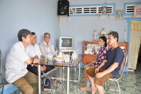 Nêu cao vai trò gương mẫu của cán bộ, đảng viên