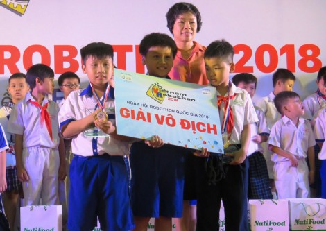 Sôi nổi Ngày hội Robothon 
và Wecode quốc gia năm 2018
