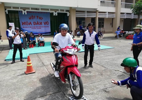 Đoàn viên thanh niên tham gia hội trại an toàn giao thông 