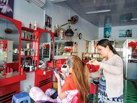 Chị em góp vốn giúp nhau