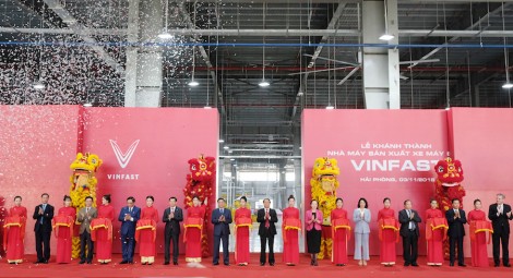 VinFast khánh thành nhà máy sản xuất và ra mắt mẫu xe máy điện thông minh