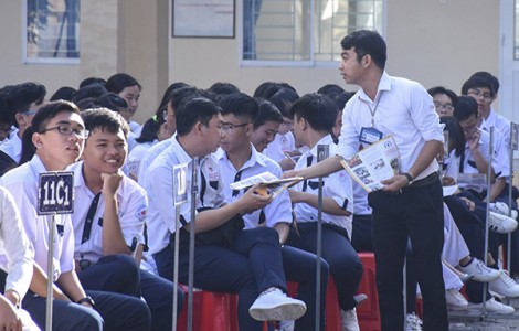 Tưởng nhớ người đi - Vì người ở lại