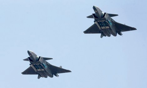 Trung Quốc “khoe” tên lửa của tiêm kích J-20