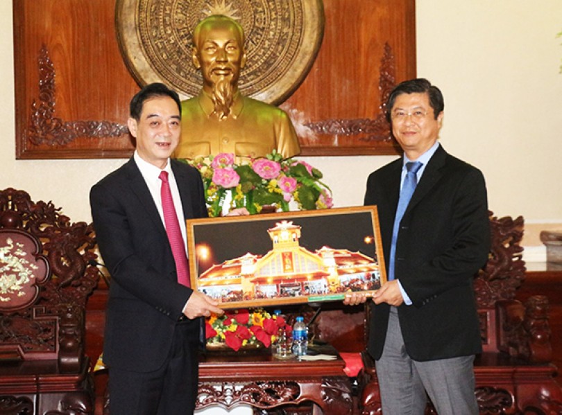 Lãnh đạo thành phố

tiếp Tổng Lãnh sự Trung Quốc

tại TP Hồ Chí Minh