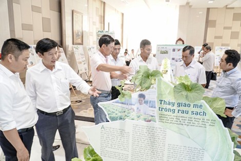 Hội thảo “Hướng đến phát triển

bền vững ĐBSCL” và tổng kết chương trình Mekong Xanh