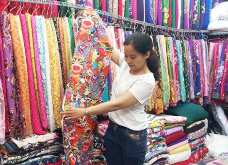 Chọn vải áo dài phù hợp với vóc dáng