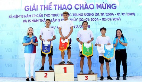 Trao 34 giải thưởng cá nhân tại Giải Việt dã Bảo hiểm Vietinbank quận Bình Thủy