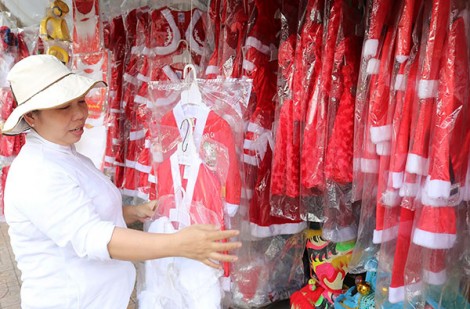 Phong phú hàng trang trí lễ Noel