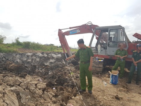 Phát nổ khi đang xúc đất thi công, 2 người bị thương