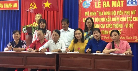 Cam kết đội mũ bảo hiểm cho trẻ