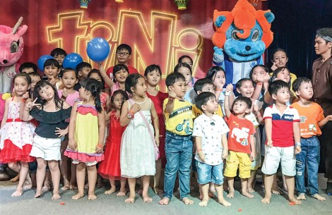 Con gái “điệu” sớm