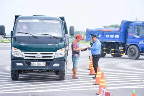 Tăng cường kiểm soát tải trọng phương tiện, điều kiện an toàn kỹ thuật và thiết bị giám sát hành trình