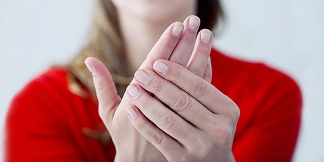 Nhận diện nguyên nhân đôi tay lạnh bất thường