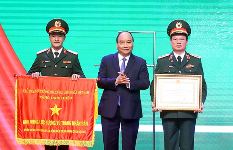 Thủ tướng Nguyễn Xuân Phúc dự Lễ

đón nhận Danh hiệu Anh hùng Lực lượng vũ trang của Bệnh viện Trung ương

Quân đội 108