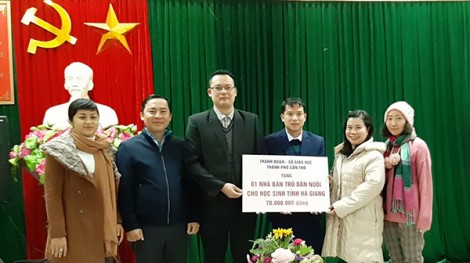 Trao kinh phí xây nhà bán trú cho Tỉnh đoàn Hà Giang