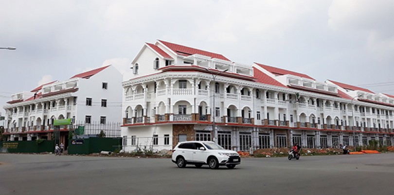Ngân hàng “siết”

cho vay bất động sản