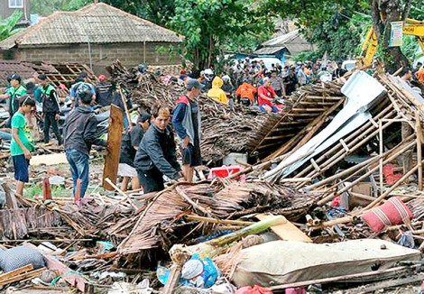 Hàng trăm người chết trong sóng thần ở Indonesia