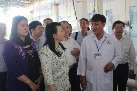Bộ trưởng Bộ Y tế làm việc với TP Cần Thơ
