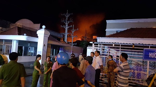 Cháy lớn xảy ra tại  công ty Kim Ngọc Long