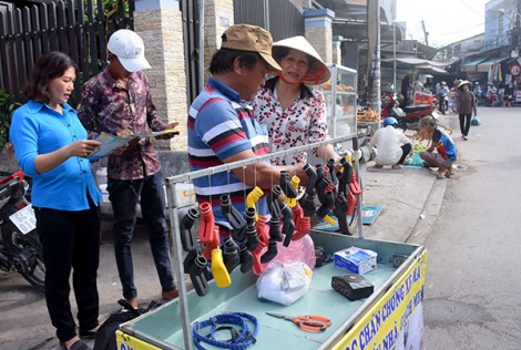 Phát huy vai trò phụ nữ trong giữ gìn

an toàn giao thông